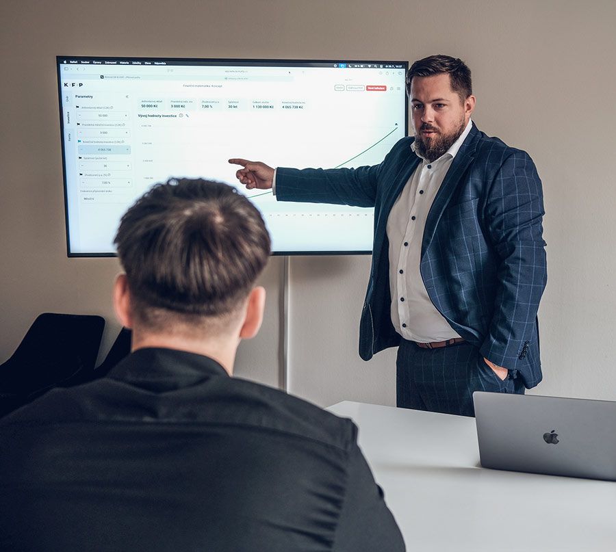 Va&scaron;e finance pod kontrolou <strong>Najdeme cestu k jistotě a budouc&iacute;m c&iacute;lům.</strong>